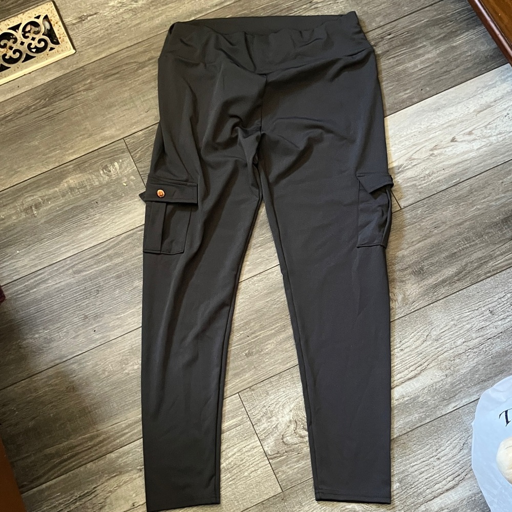 SHEIN Black Cargo Leggings